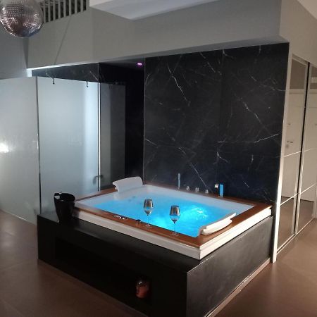 Suite Luxurya Барі Екстер'єр фото