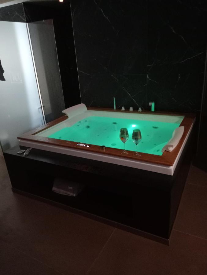 Suite Luxurya Барі Екстер'єр фото