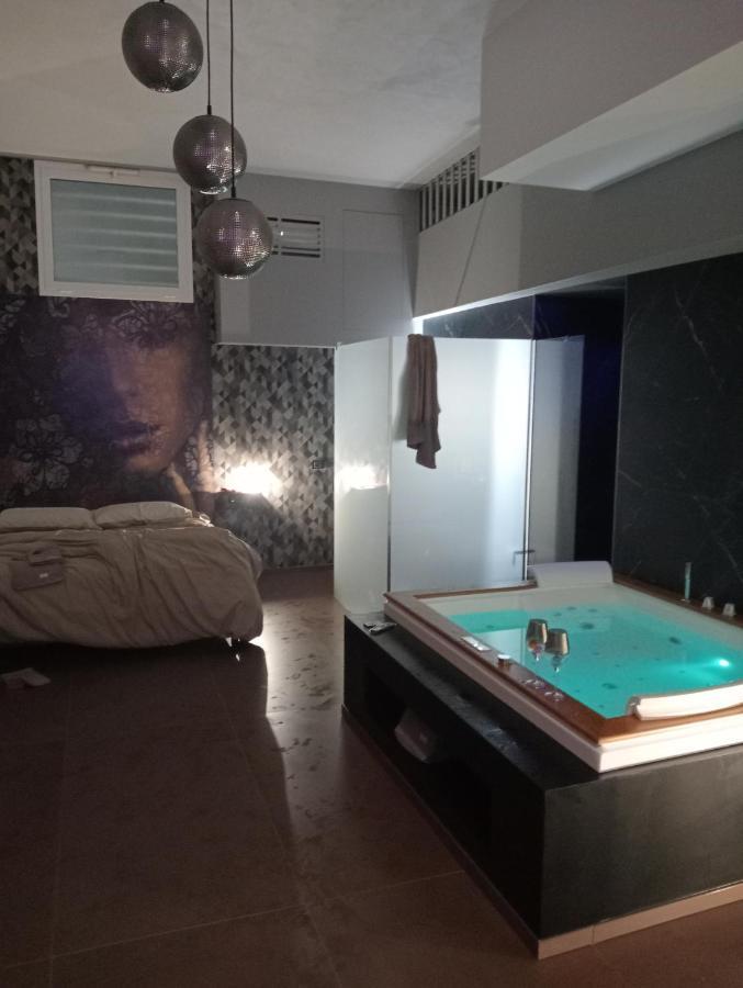 Suite Luxurya Барі Екстер'єр фото