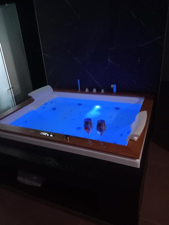 Suite Luxurya Барі Екстер'єр фото
