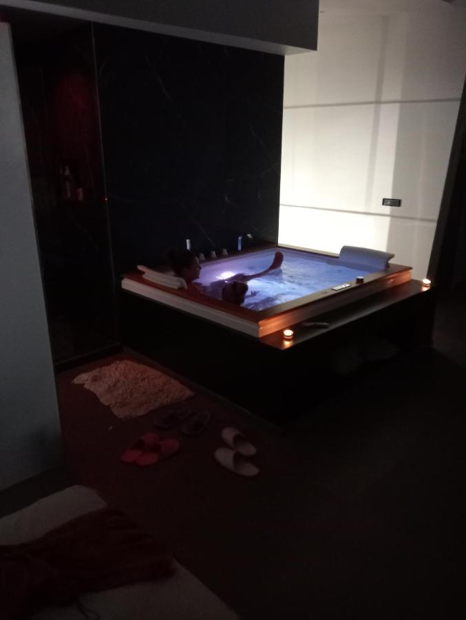 Suite Luxurya Барі Екстер'єр фото