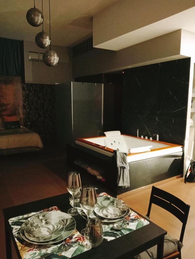 Suite Luxurya Барі Екстер'єр фото