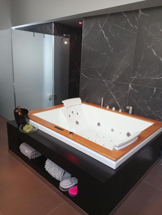 Suite Luxurya Барі Екстер'єр фото