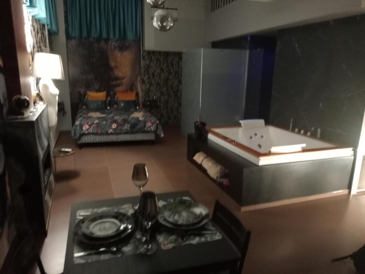 Suite Luxurya Барі Екстер'єр фото