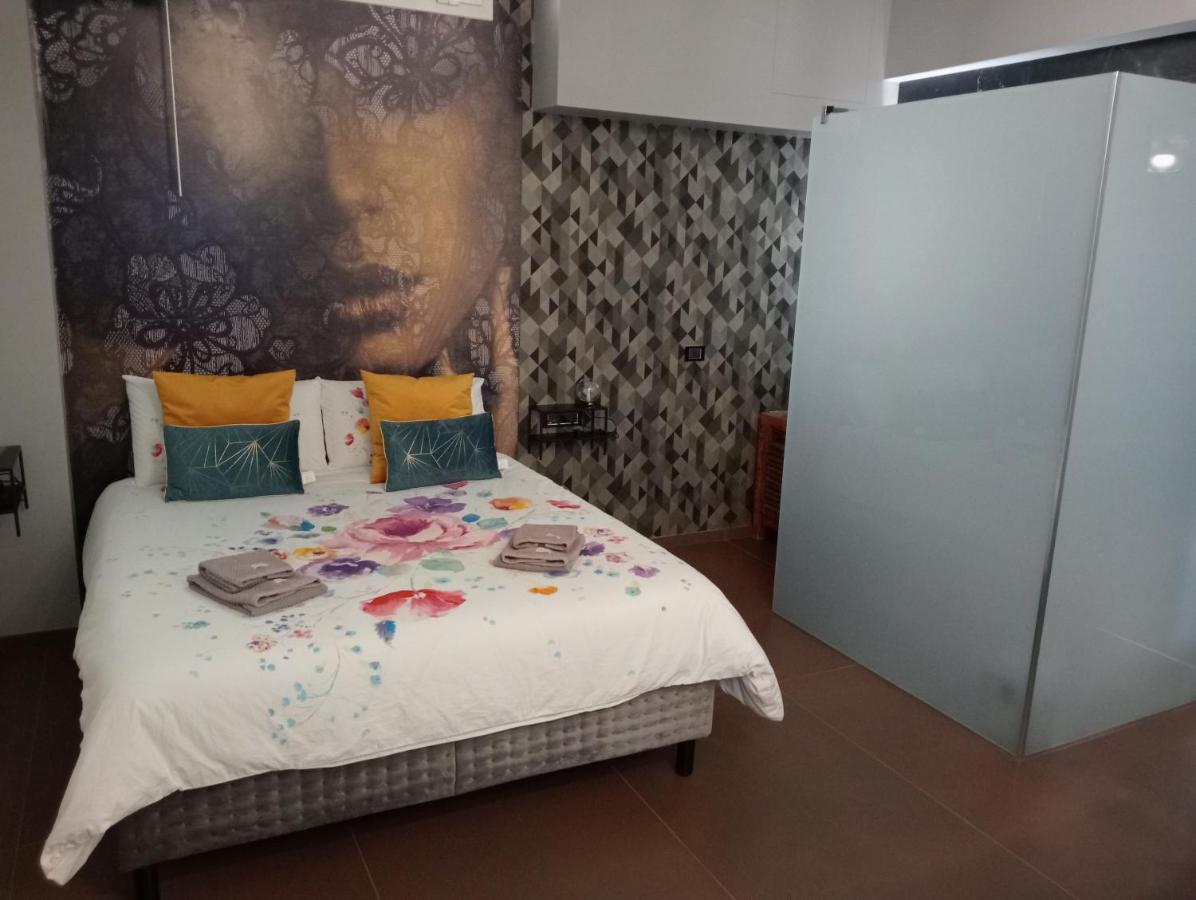 Suite Luxurya Барі Екстер'єр фото