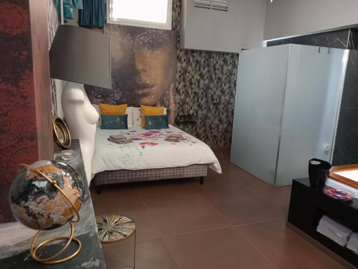 Suite Luxurya Барі Екстер'єр фото