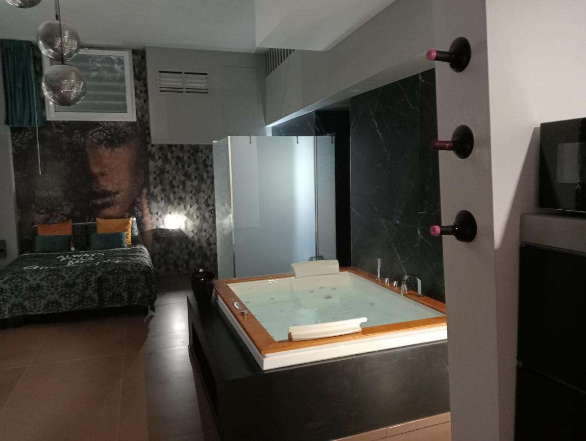 Suite Luxurya Барі Екстер'єр фото