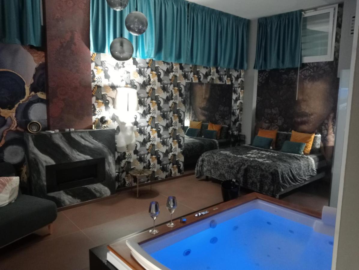 Suite Luxurya Барі Екстер'єр фото