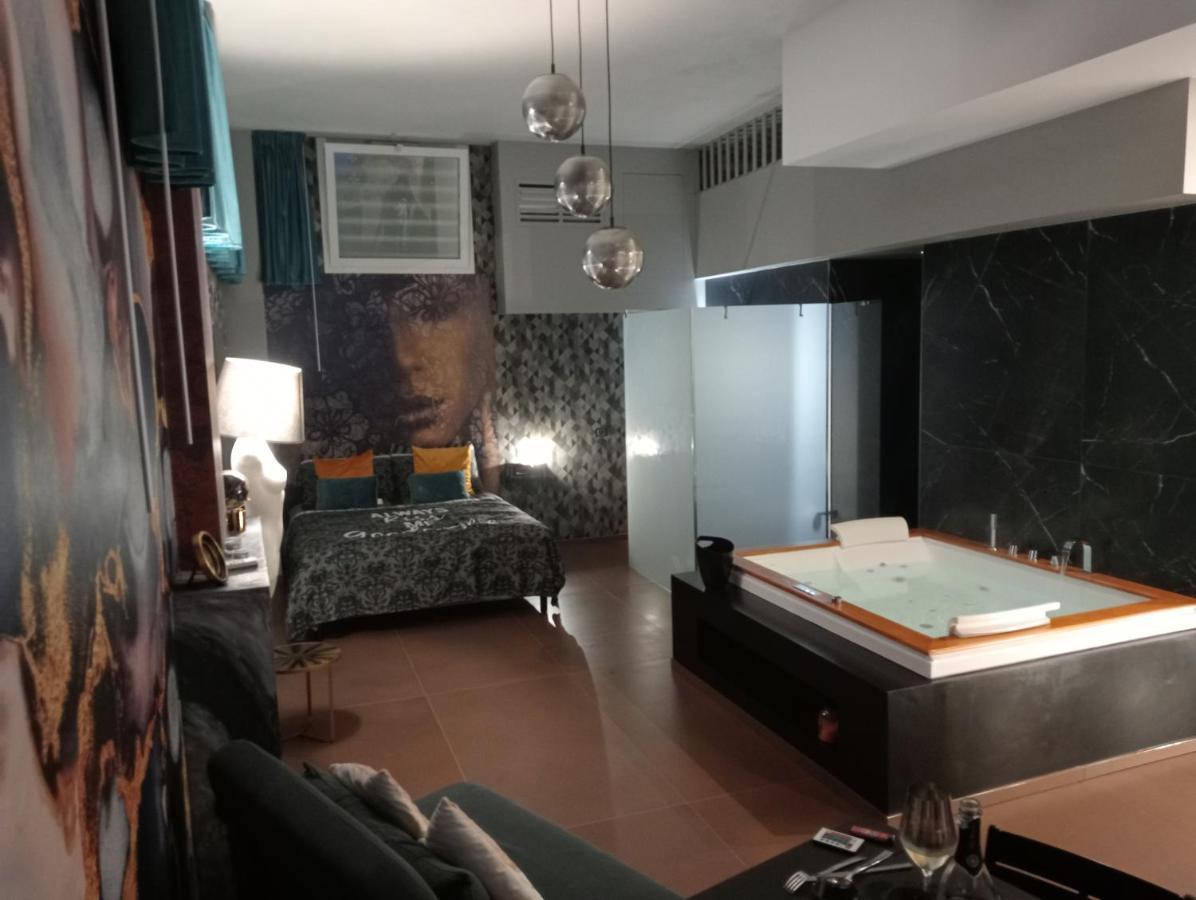 Suite Luxurya Барі Екстер'єр фото