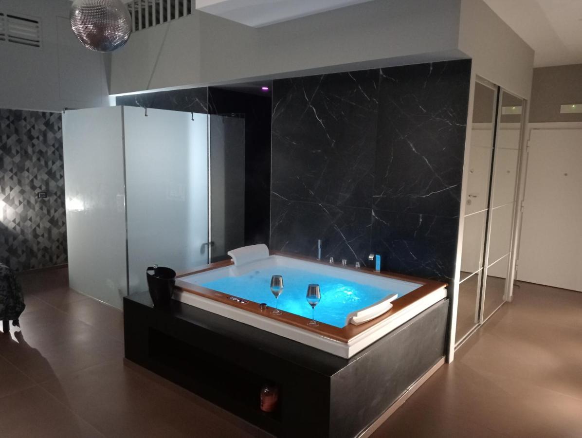 Suite Luxurya Барі Екстер'єр фото