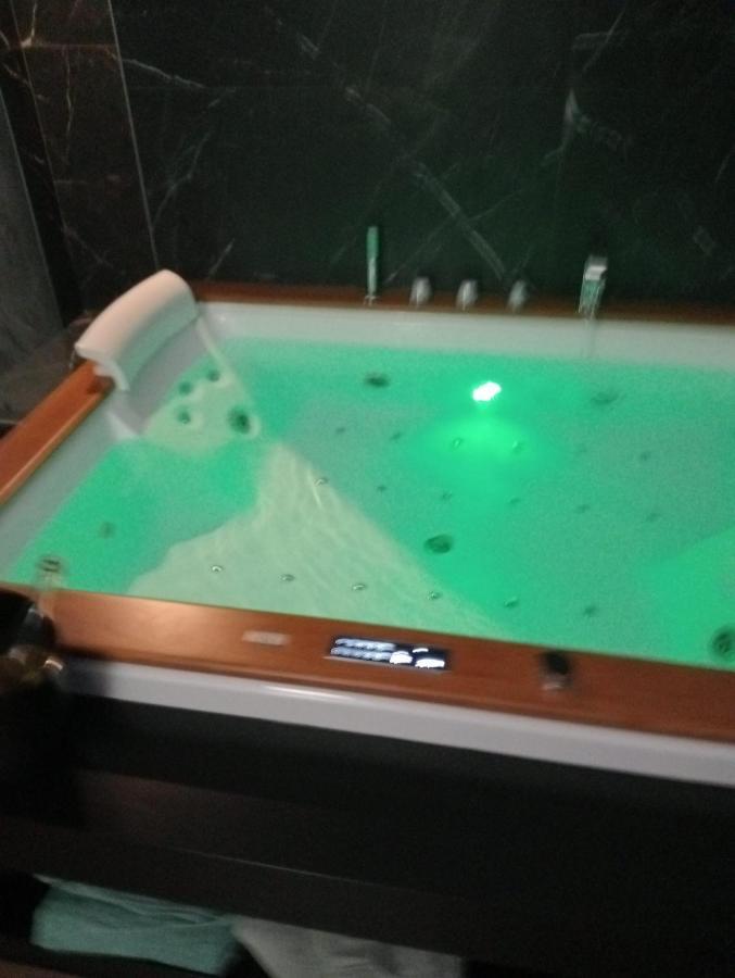 Suite Luxurya Барі Екстер'єр фото